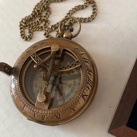 11:04 - Rustic Brass Compass - Picture 4 of 13